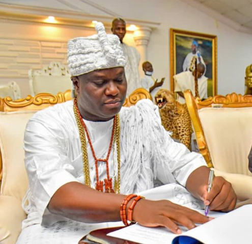 Ooni Welcomes Principal Officers of the University of Ibadan