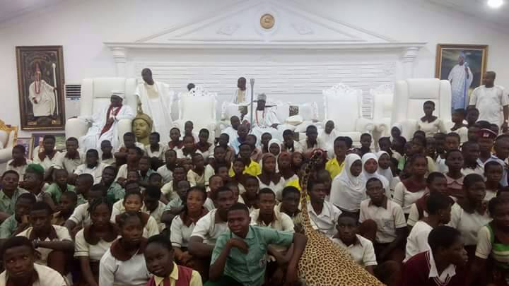 270 Secondary  School  Students get  Scholarships From the Ooni Of Ife